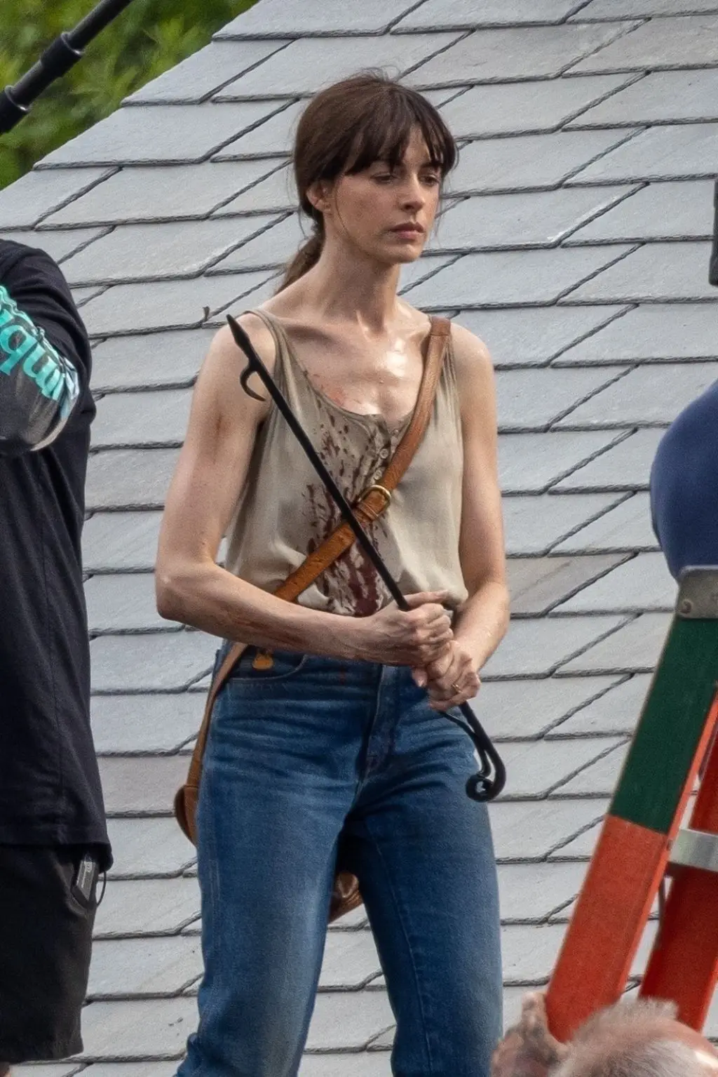 ANNE HATHAWAY AT FLOWERVALE STREET FILMING SET IN ATLANTA